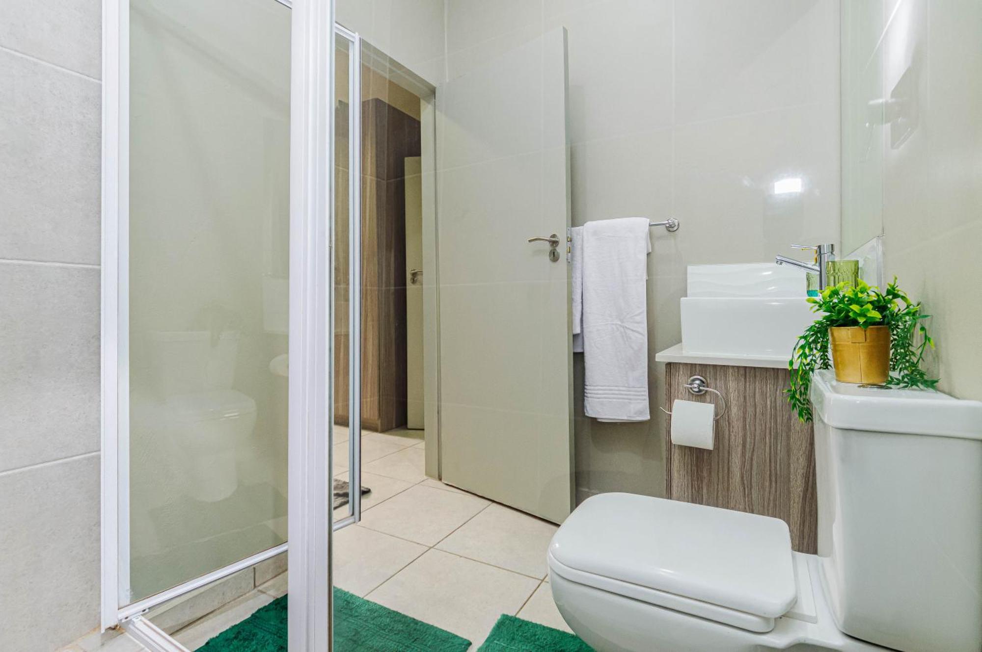 1 Bed Serene At The Bolton, Rosebank, Apartamento Joanesburgo