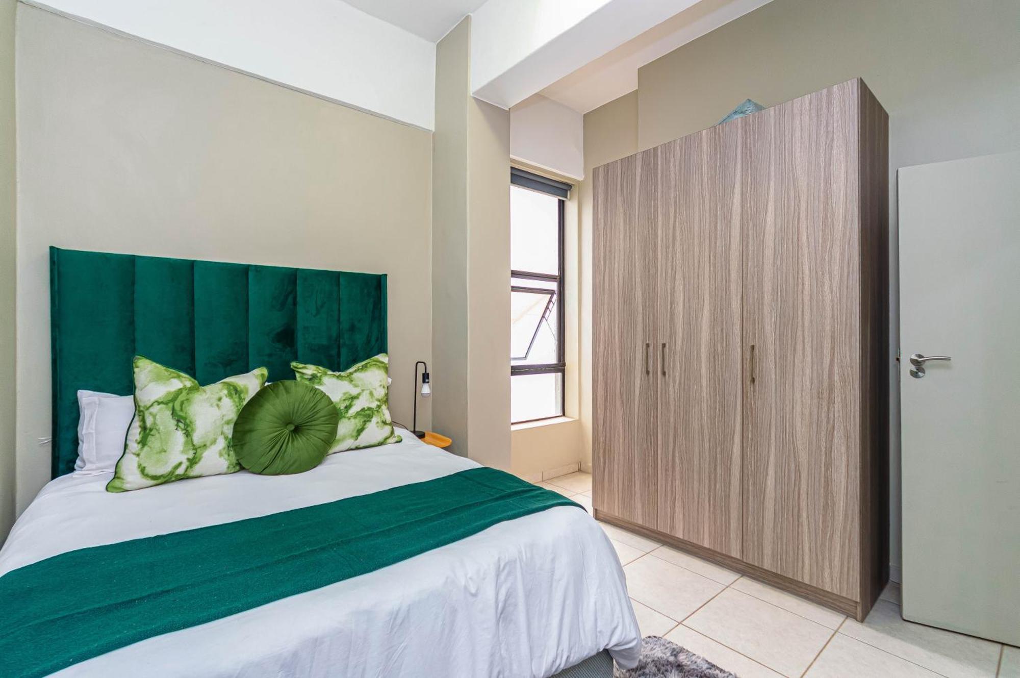 1 Bed Serene At The Bolton, Rosebank, Apartment